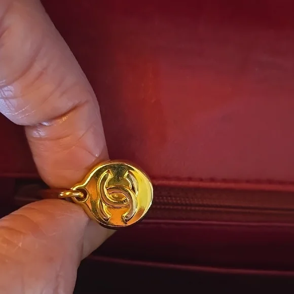 CHANEL Suede Red Shoulder Bag with Gold Hardware and Quilted Design - Picture 9 of 17